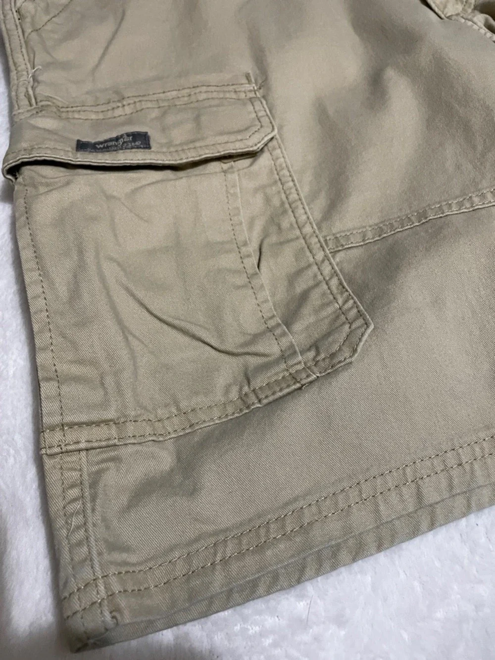 Wrangler Men's Stretch Cargo Shorts in Khaki Sz 40